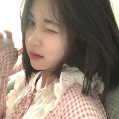 缓缓前行的老货轮